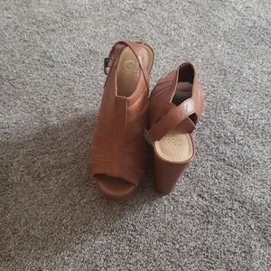 Dark tan wedge